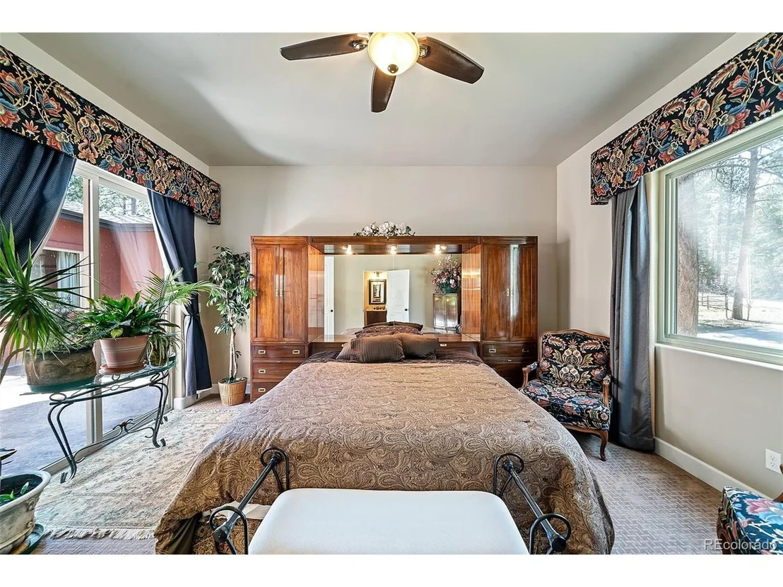 Photo of 1399 Gore Cir