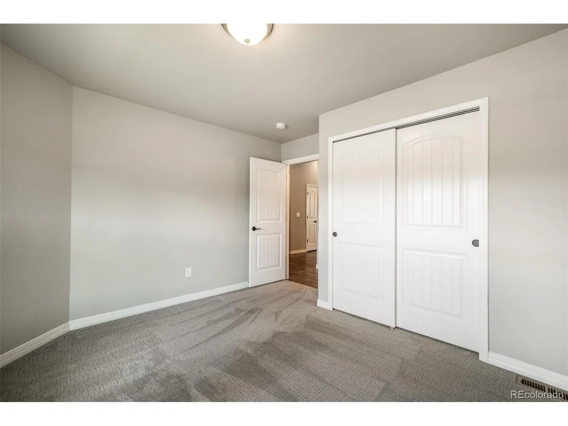 Photo of 2583 Lakes Edge Dr