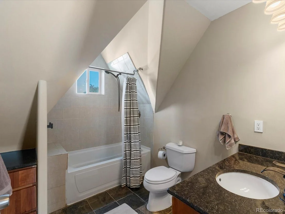 Photo of 176 W Maple Ave