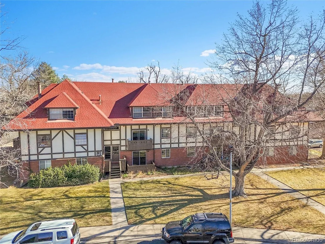 Photo of Unit 25J at 3250 Oneal Cir