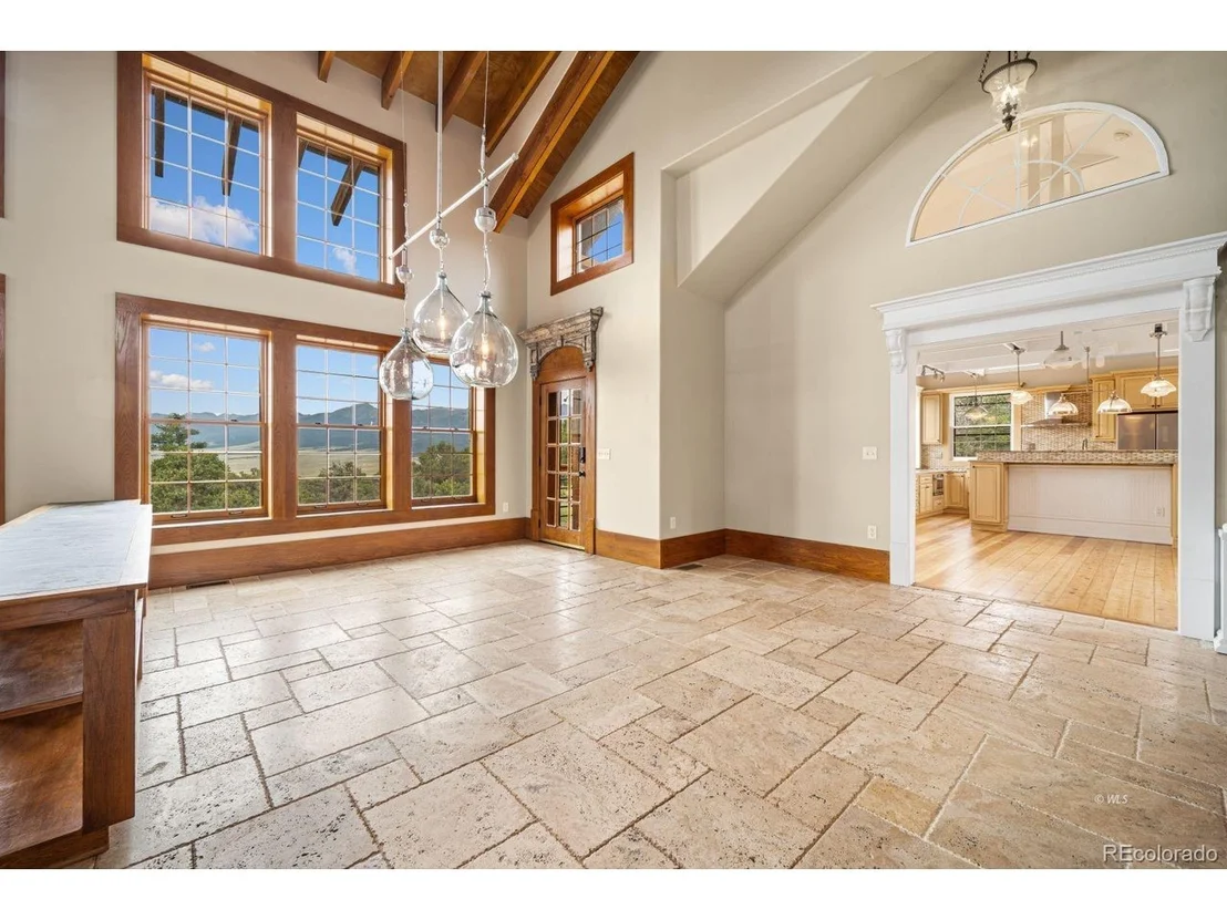 Photo of 325 McMurtrie Rd