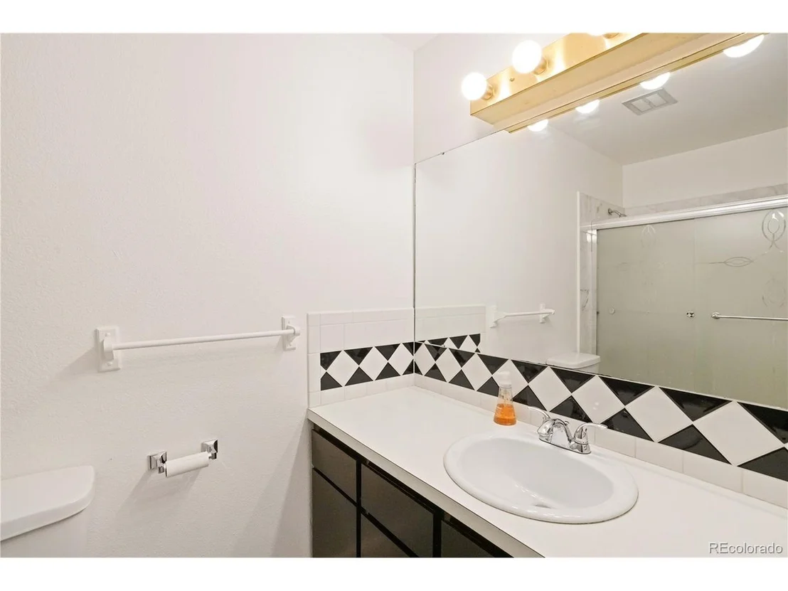 Photo of Unit 13 at 3870 Broadway St