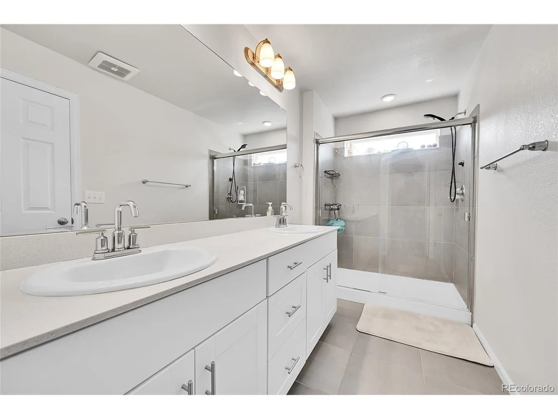 Photo of 765 Tarragon Rd