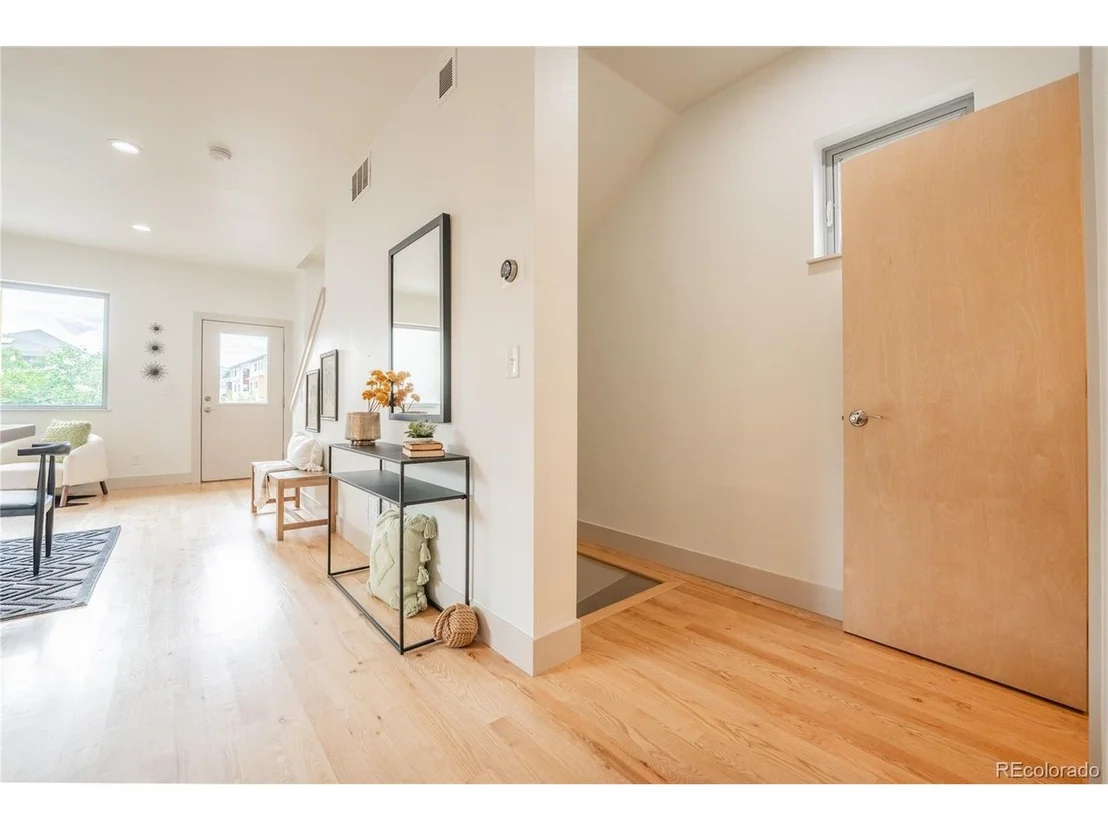 Photo of 6892 Juniper Ct