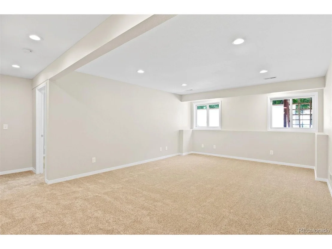Photo of 8462 Robb Cir