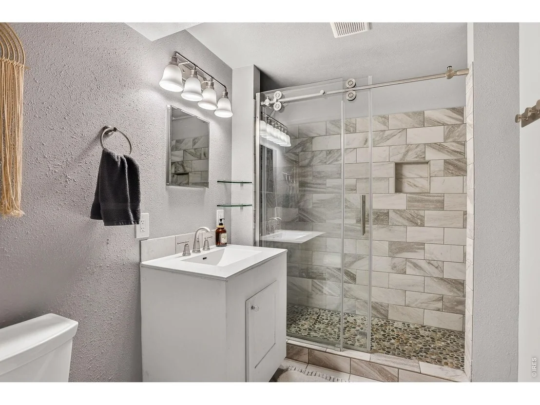 Photo of 104 E Dory Way