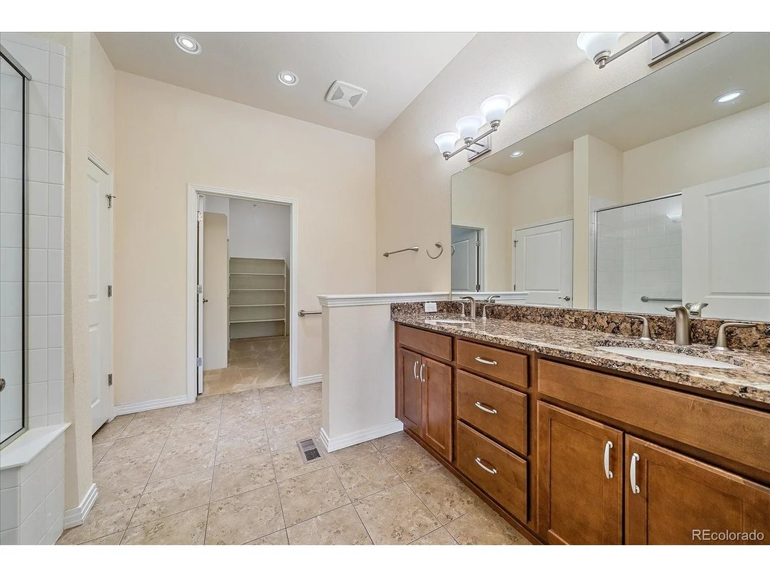 Photo of 1130 Summit View Dr