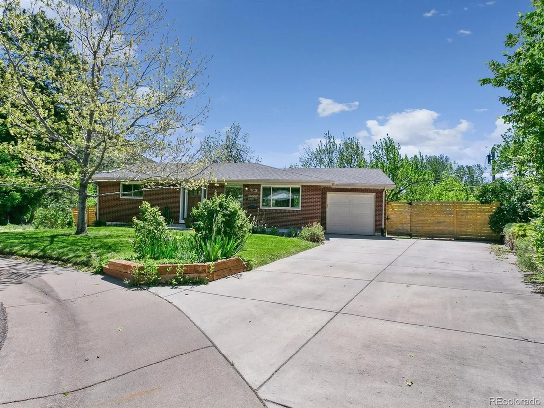 Photo of 207 Iowa Dr