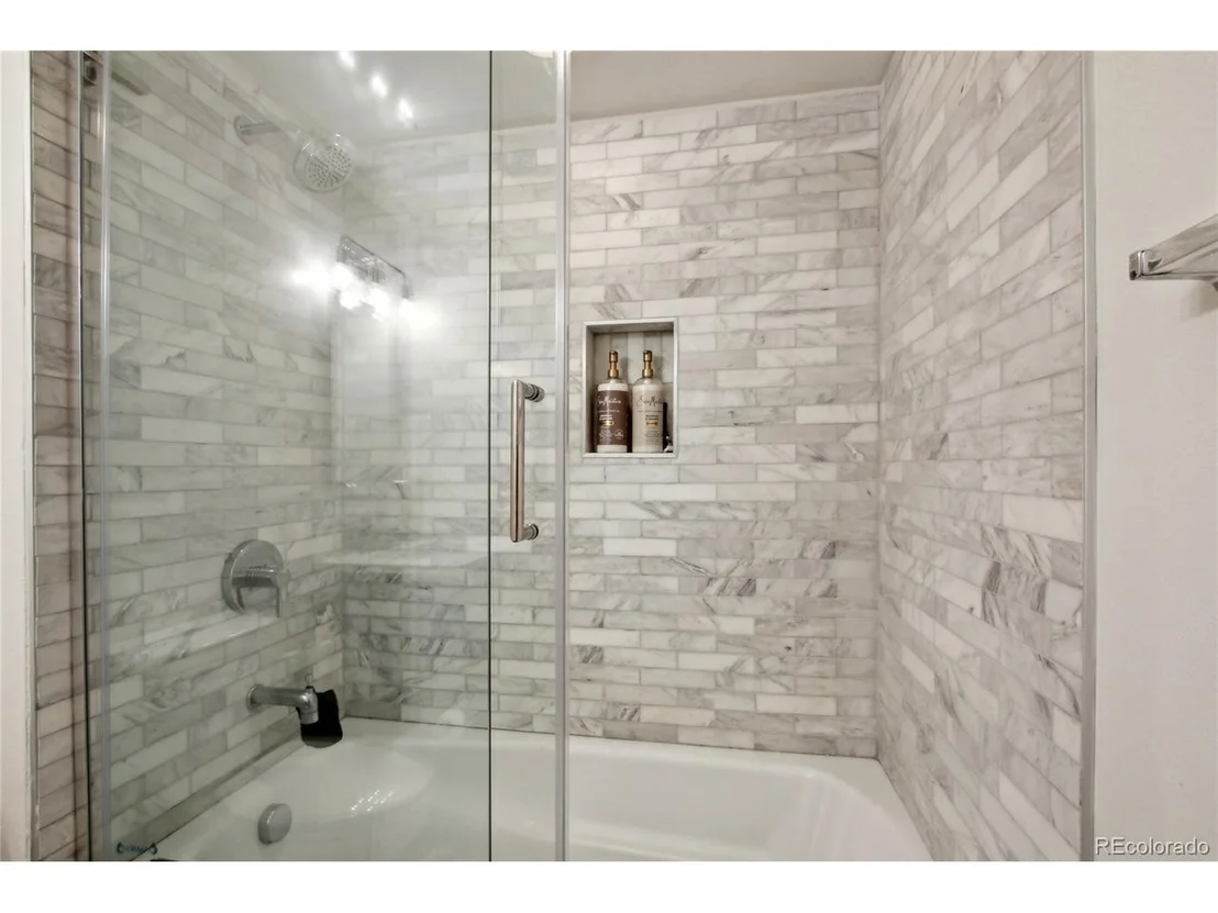 Photo of Unit 208 at 4520 Broadway St