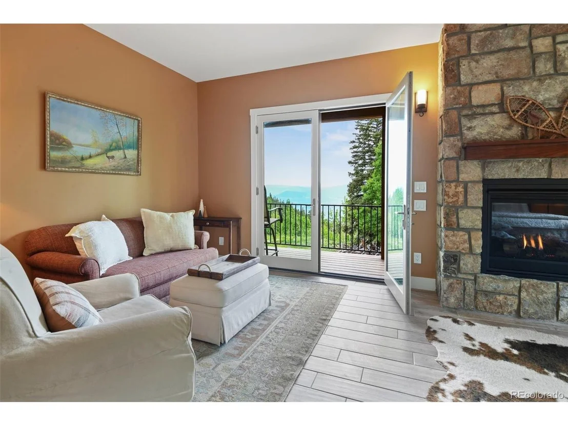 Photo of 1555 Three Peaks Rd