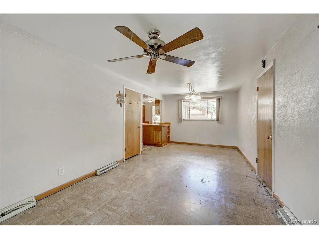 Photo of 5993 Field St
