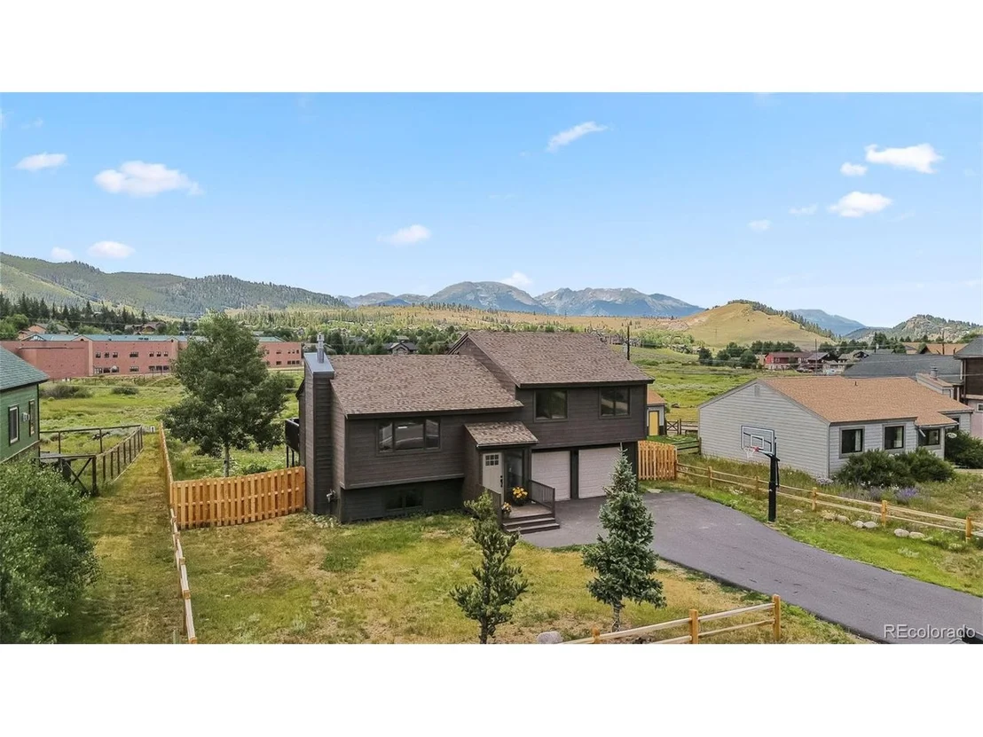 Photo of 815 Summit Dr