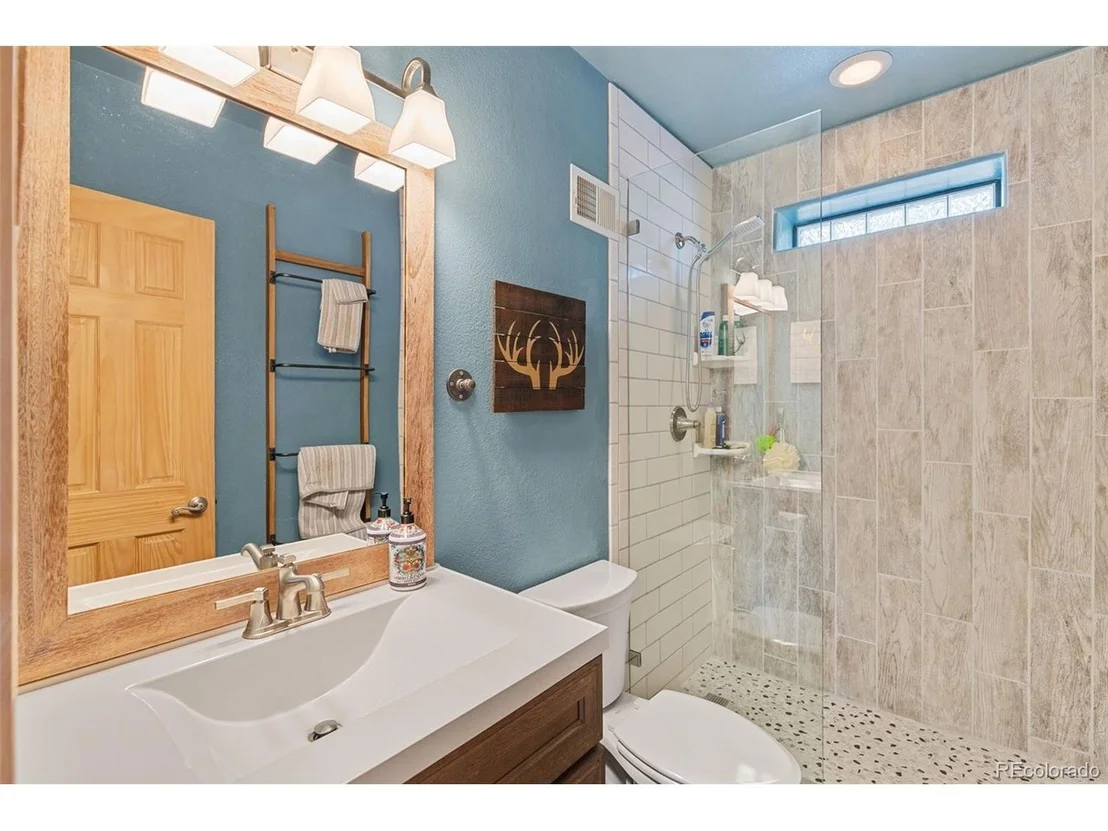 Photo of 559 Bellows Rd