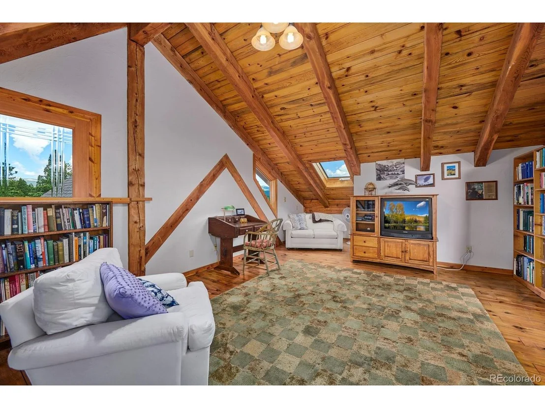 Photo of 2847 Ridge