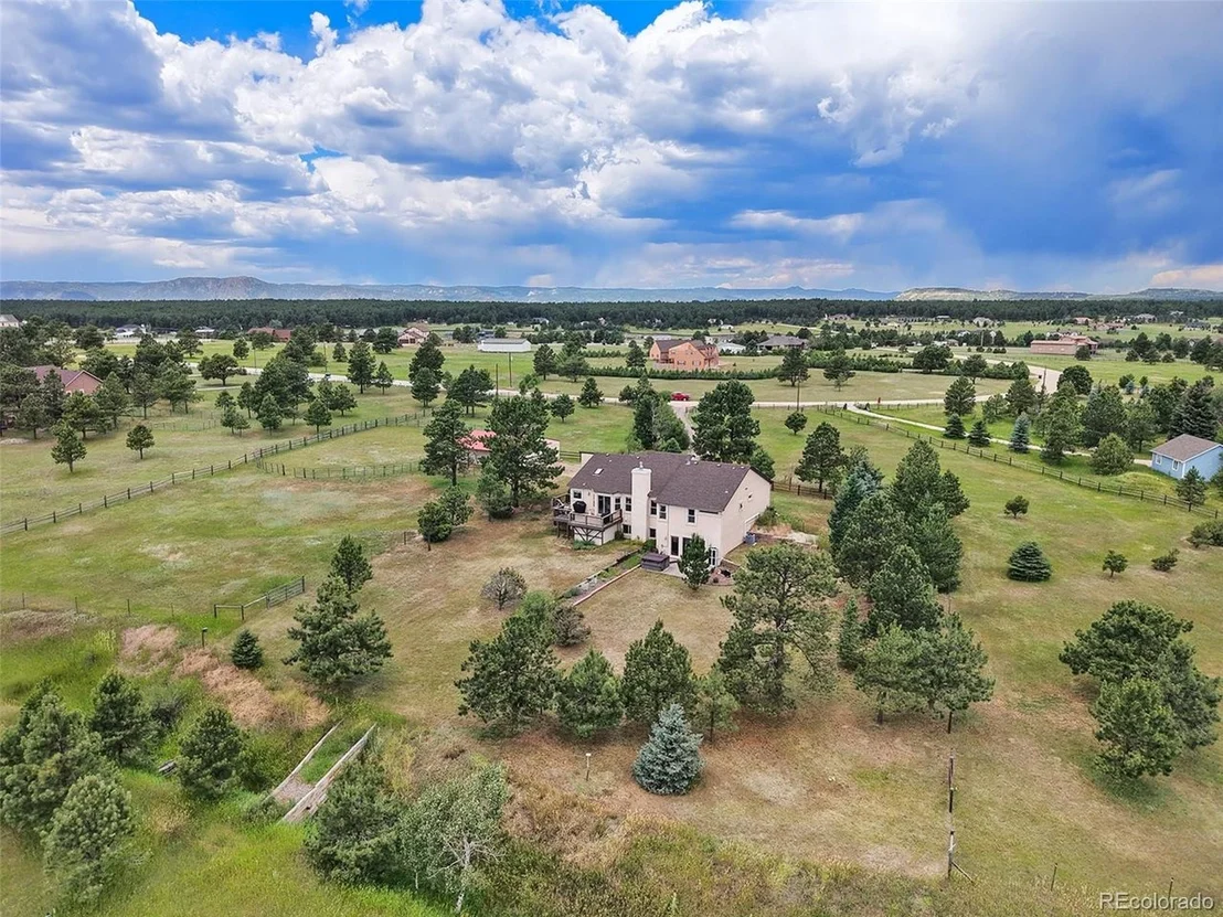 Photo of 2585 Mohawk Way