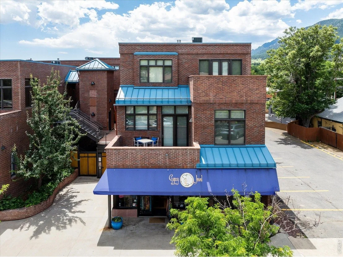 Photo of Unit B at 820 Pearl St