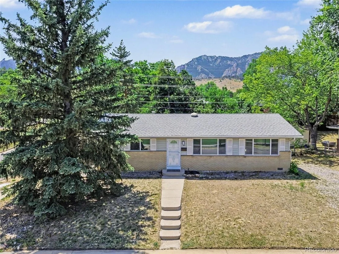 Photo of 885 Hartford Dr