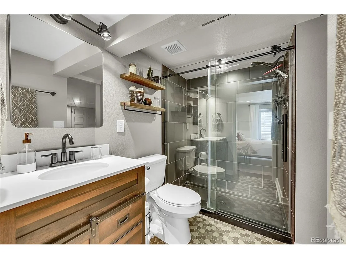 Photo of 2936 Sheridan Blvd