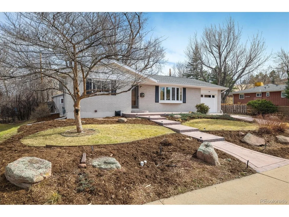 Photo of 350 Auburn St