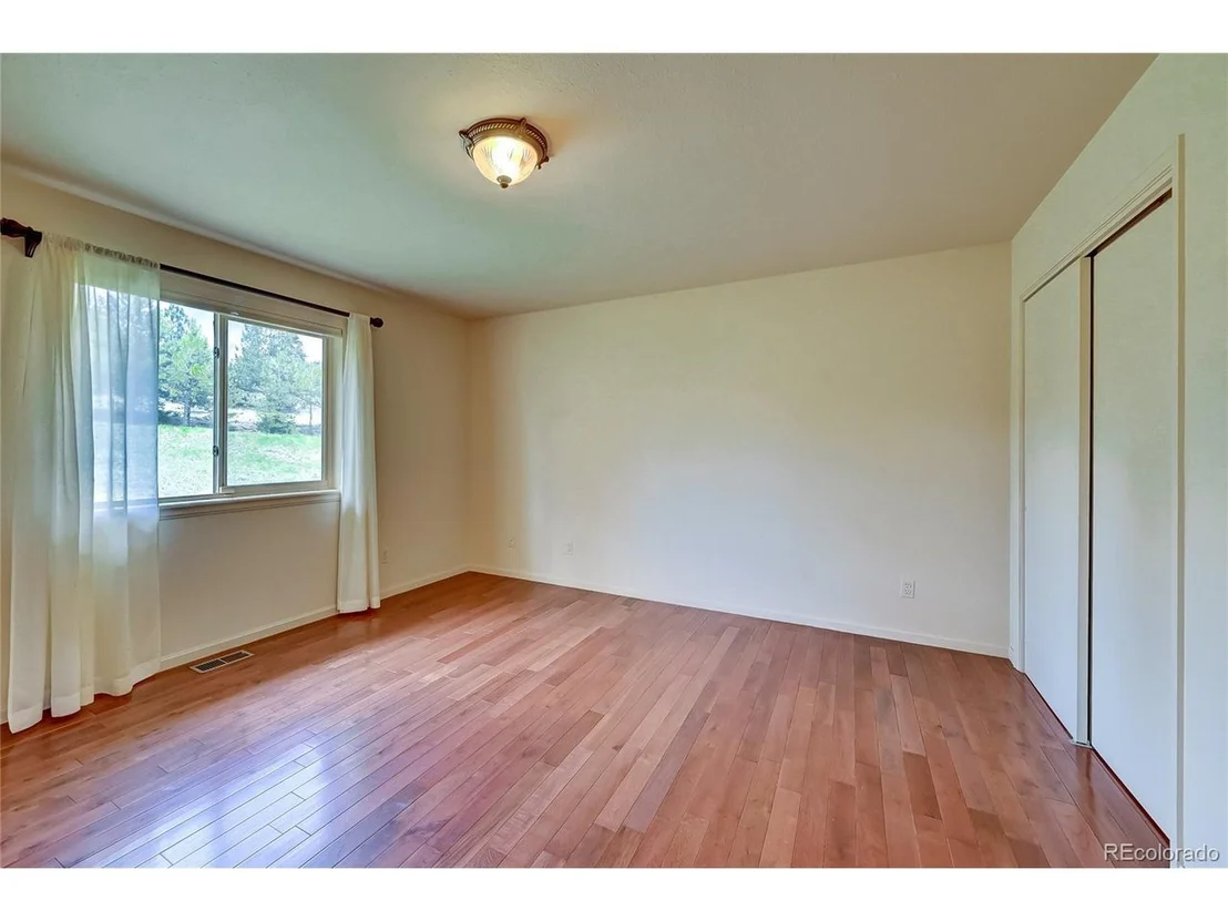 Photo of 924 Bluebird Dr