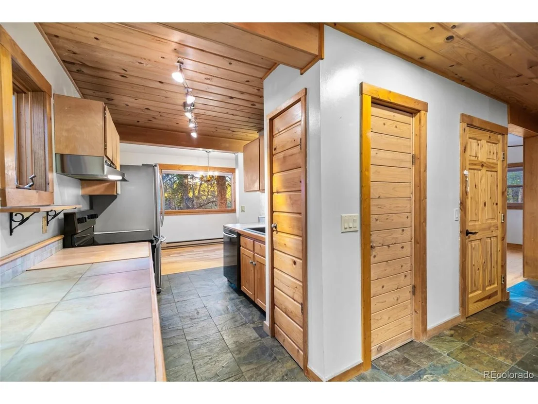 Photo of 1305 Lakeside Dr