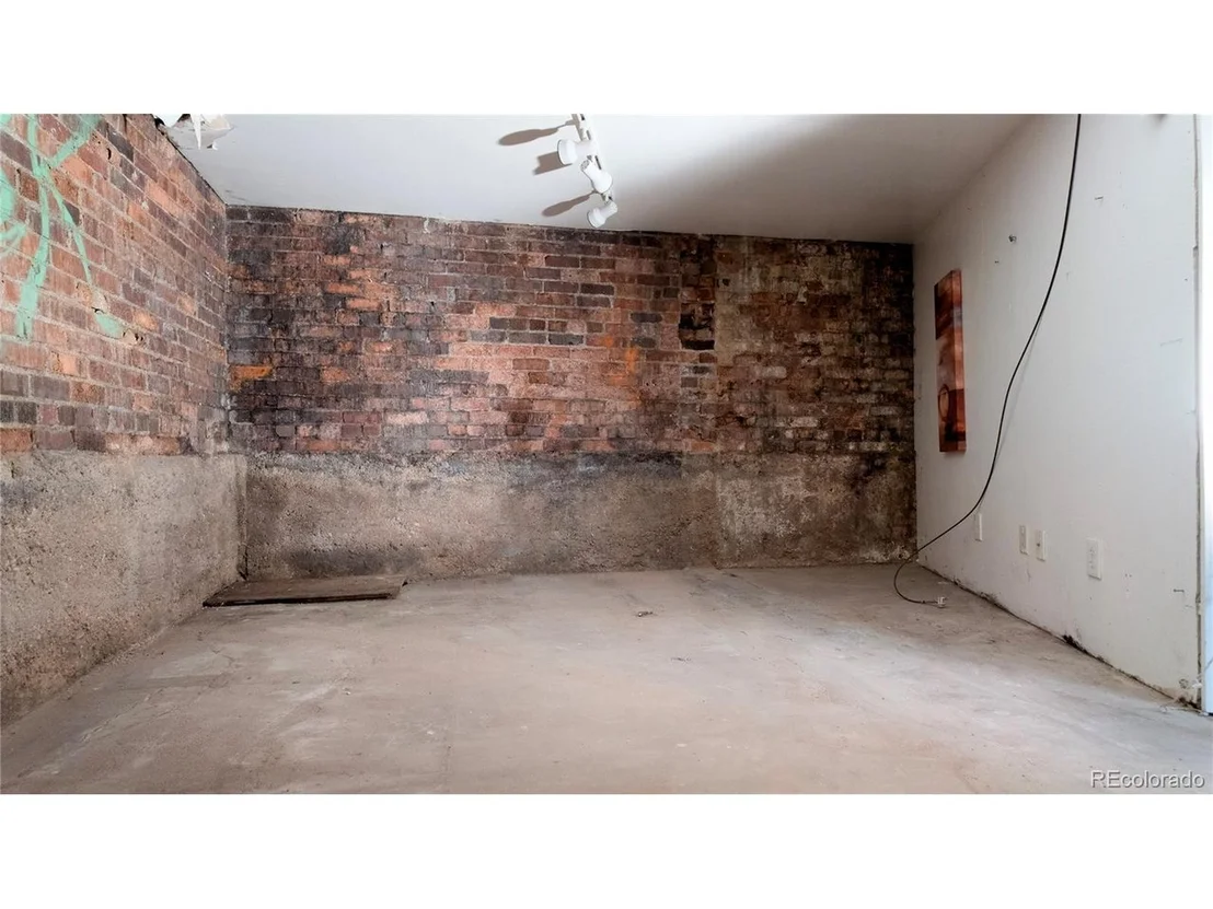 Photo of 2120 N Broadway