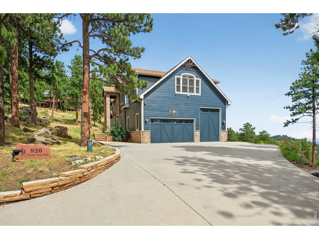 Photo of 820 Peakview Rd
