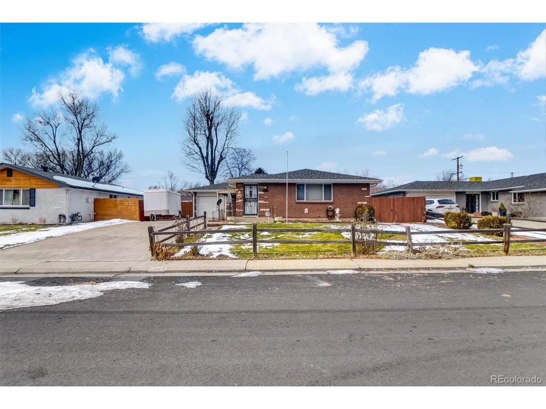 Photo of 6043 Field St