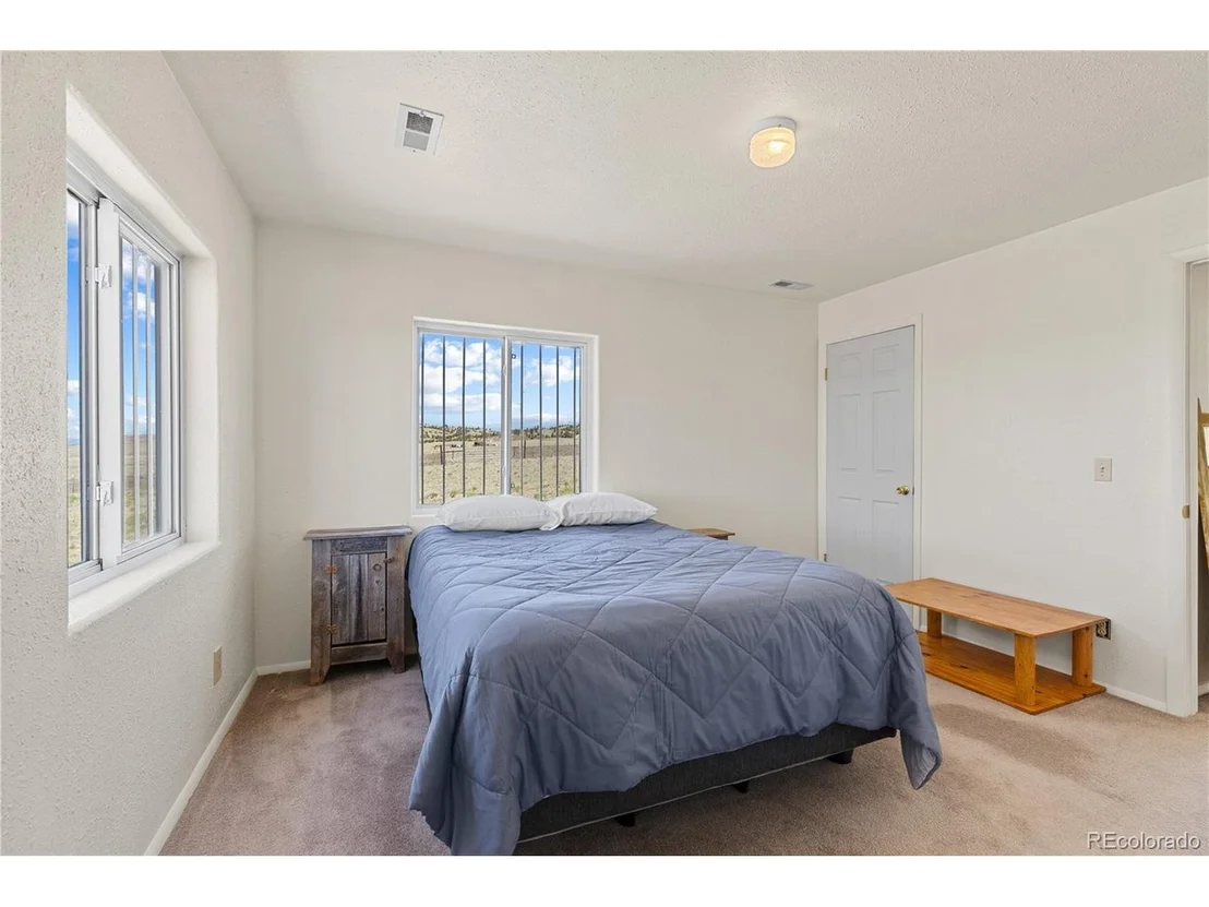 Photo of 1421 Larimer Rd