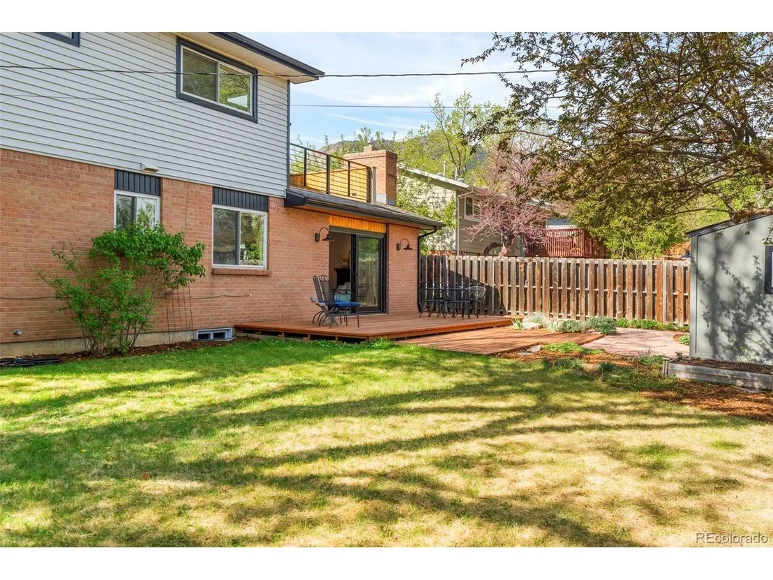 Photo of 2895 Emerson Ave