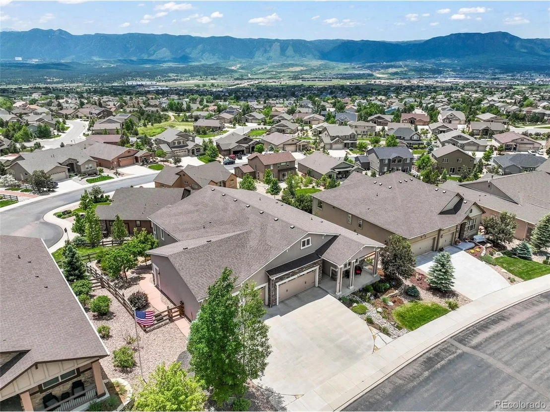 Photo of 215 Kettle Valley Way