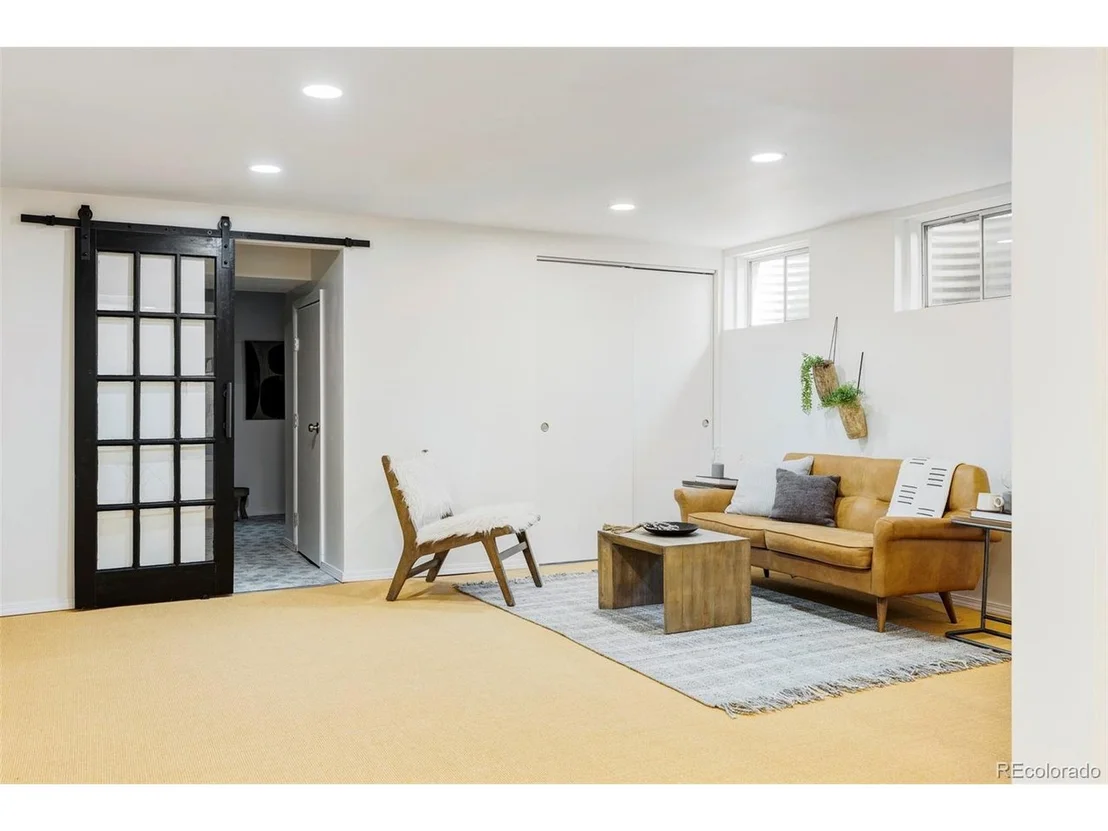Photo of 8174 Field Cir