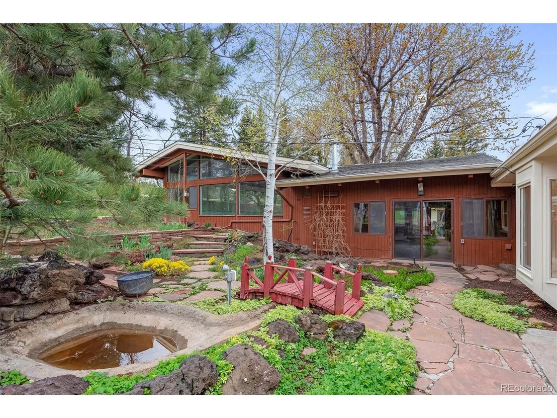 Photo of 460 Paragon Dr