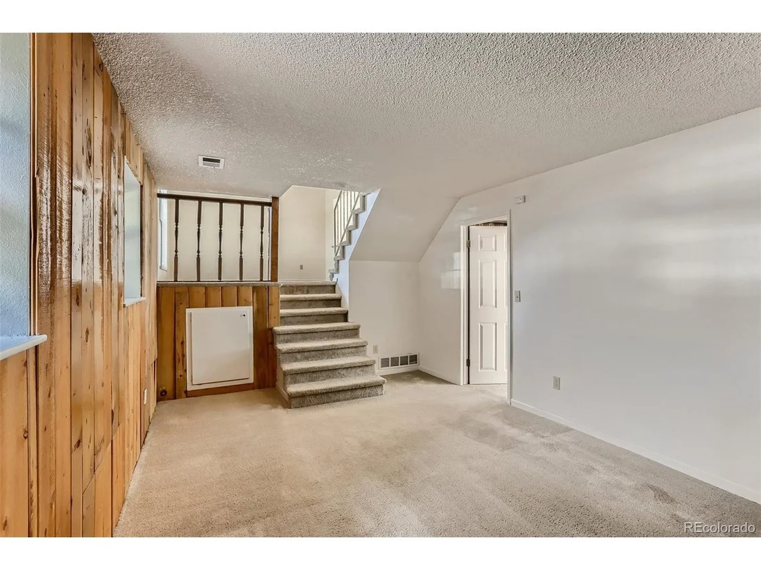 Photo of 216 Summit Cir