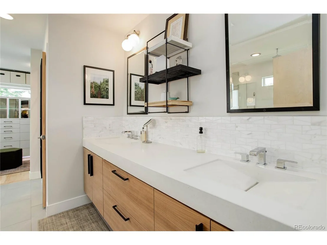 Photo of 2055 Locust St