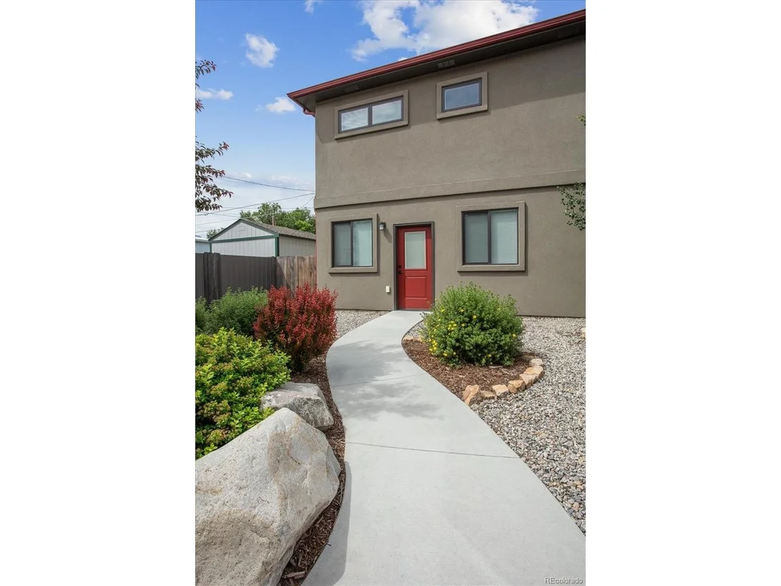 Photo of 539 W 2nd St