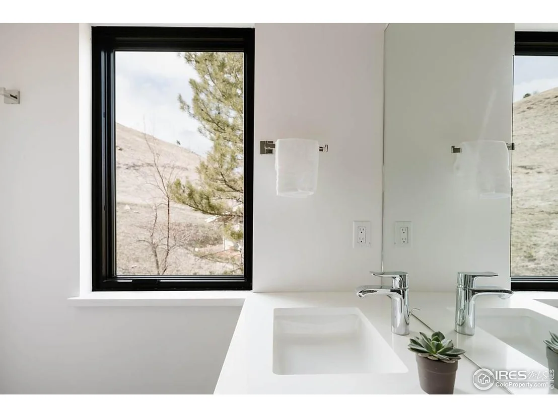 Photo of 210 Cactus Ct