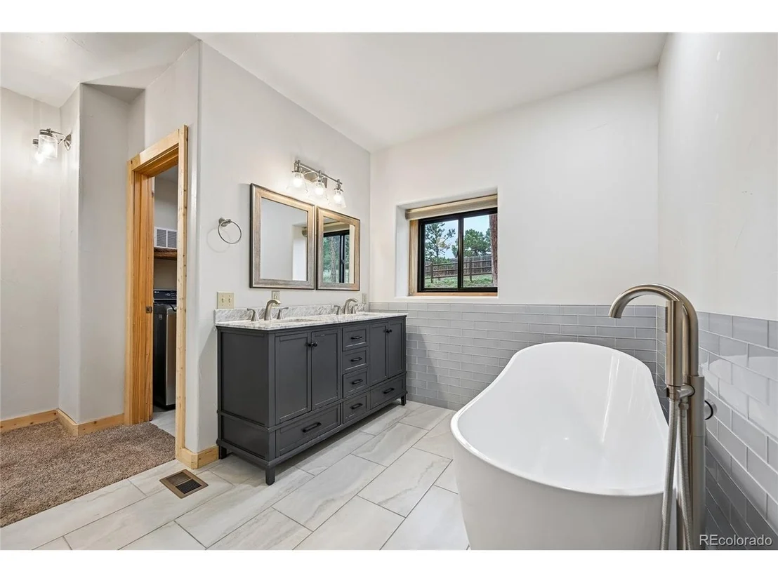 Photo of 4150 Aztec Rd