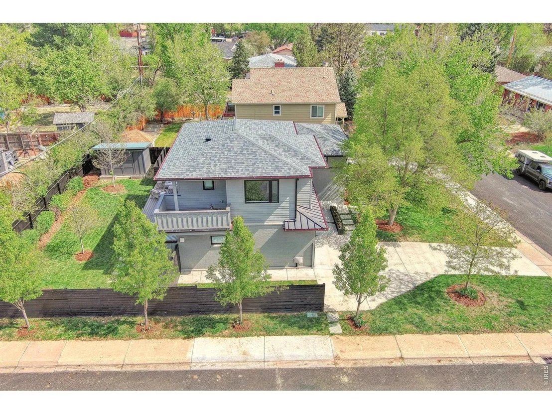 Photo of 375 Bates Ave