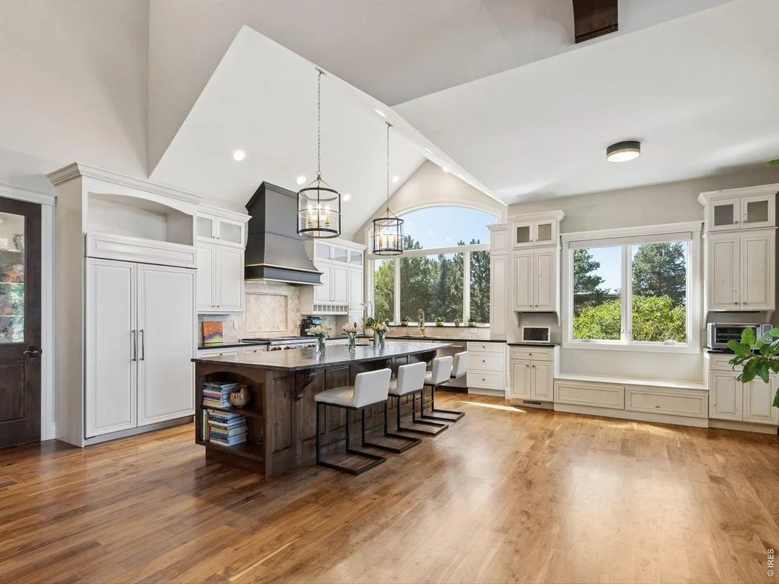 Photo of 15478 Mountain View Cir