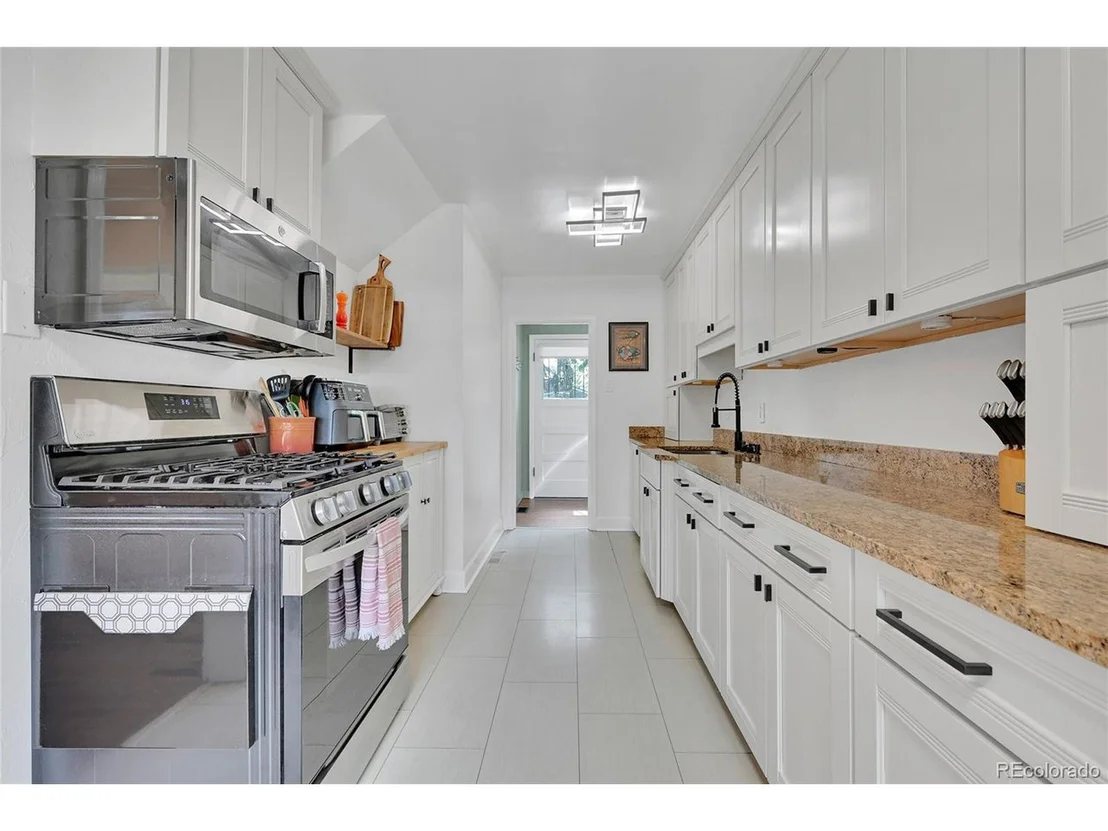 Photo of 845 Jasmine St