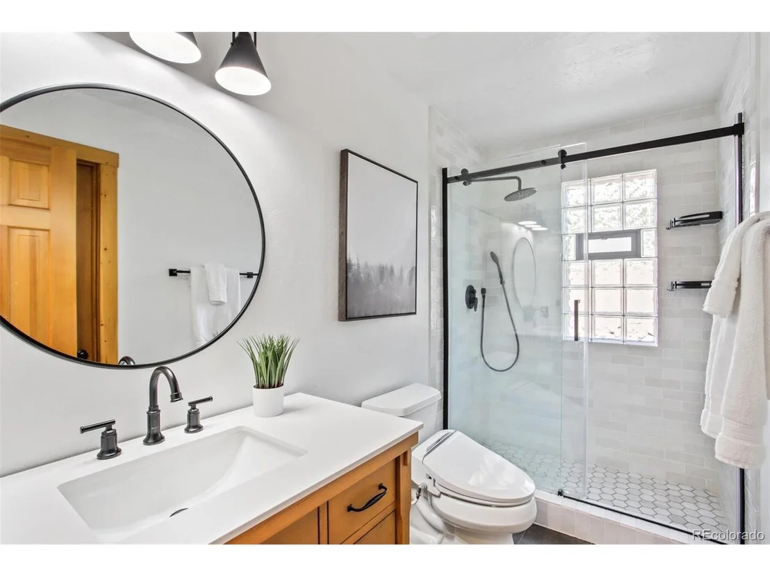 Photo of 1110 Circle 73