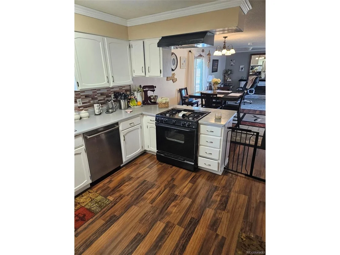 Photo of 647 Denver Ave