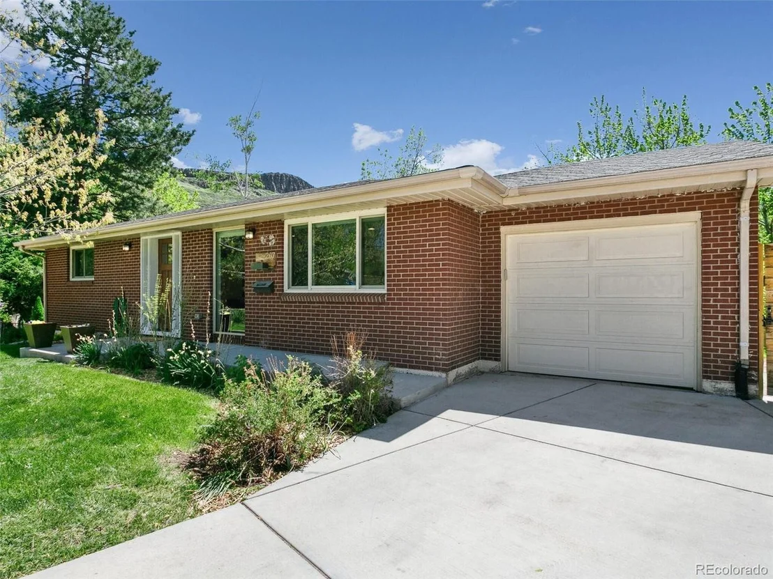 Photo of 207 Iowa Dr