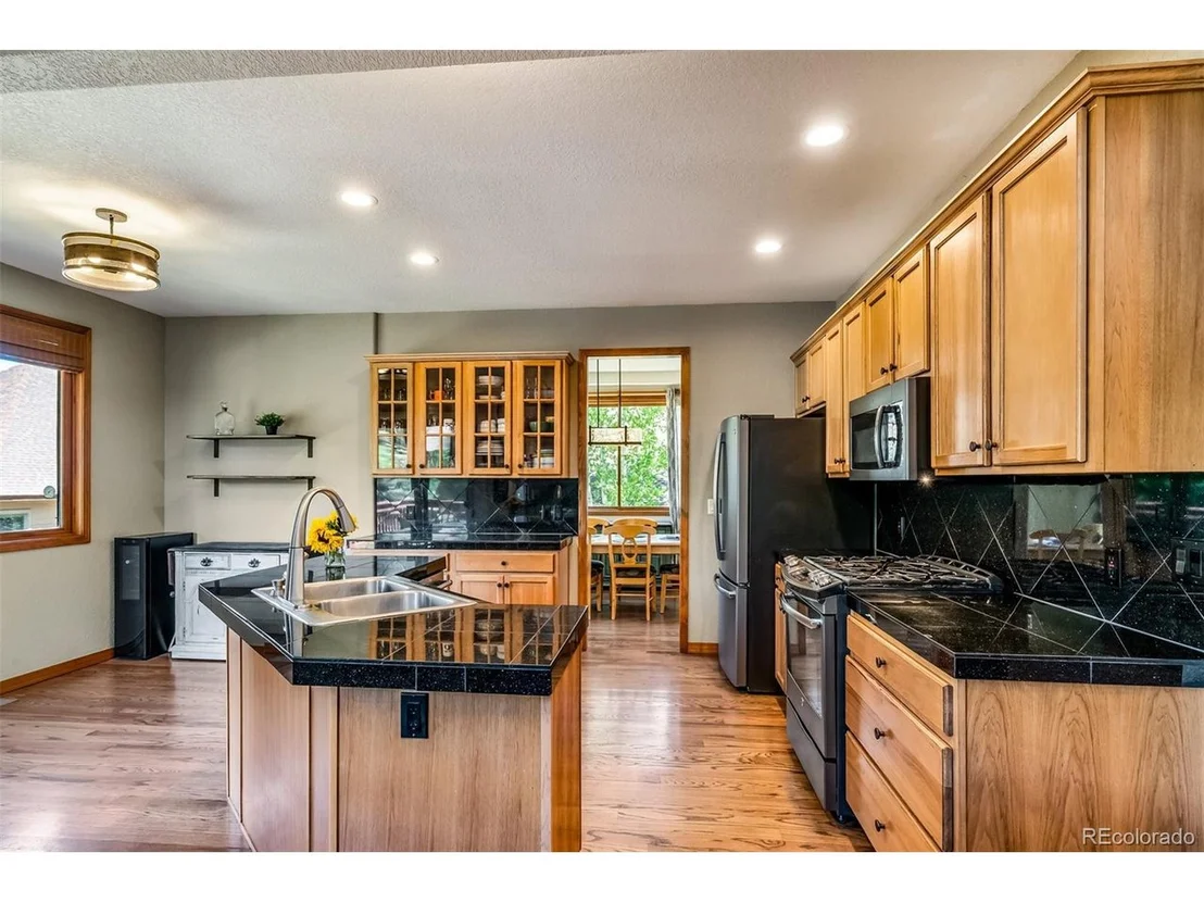 Photo of 1528 Legend Lake Cir