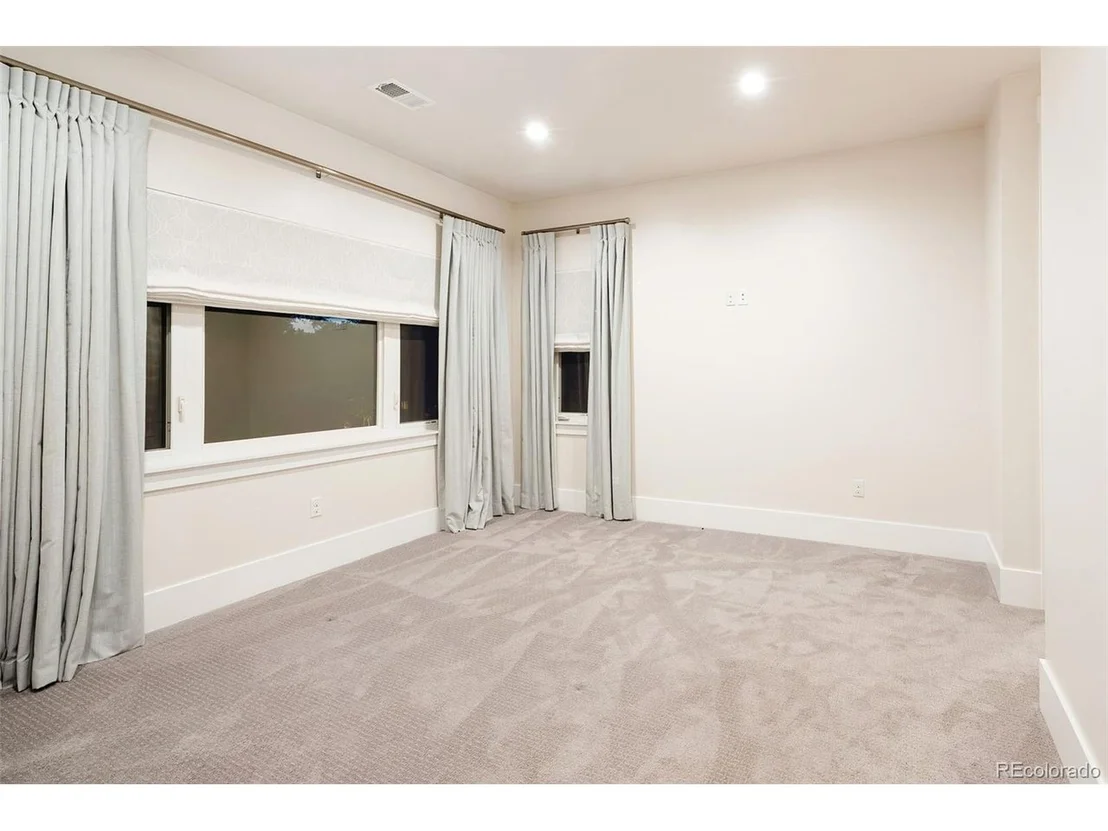 Photo of 20 Ivanhoe St