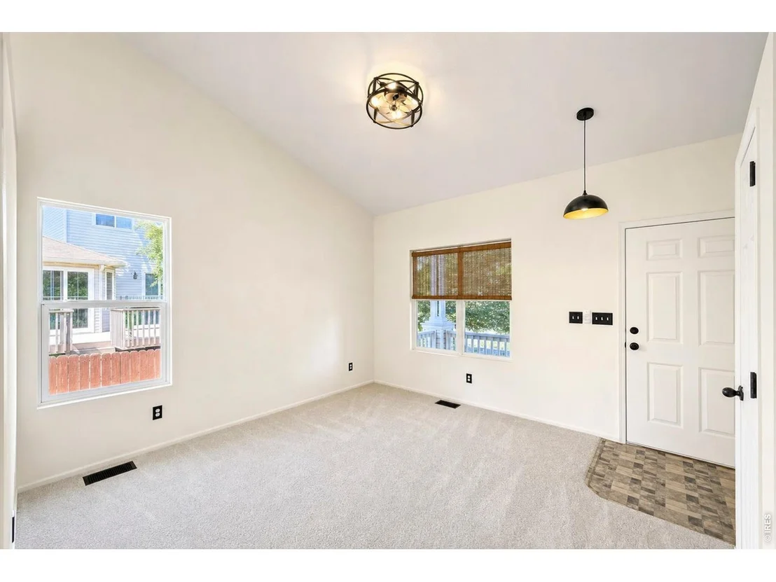 Photo of 1104 Fall River Cir