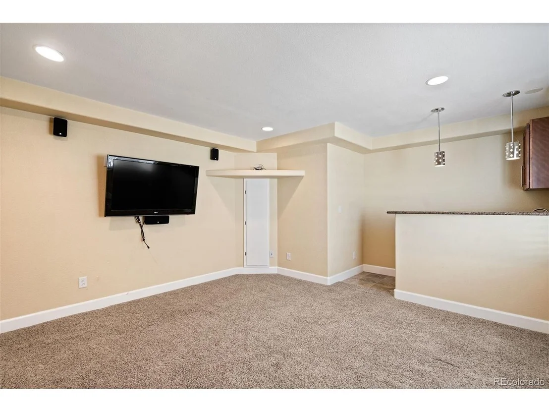 Photo of 9389 Branham Dr
