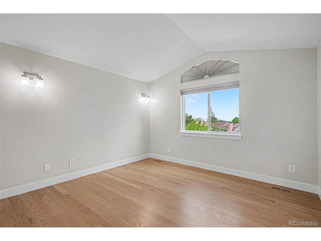 Photo of 995 Garden Dr
