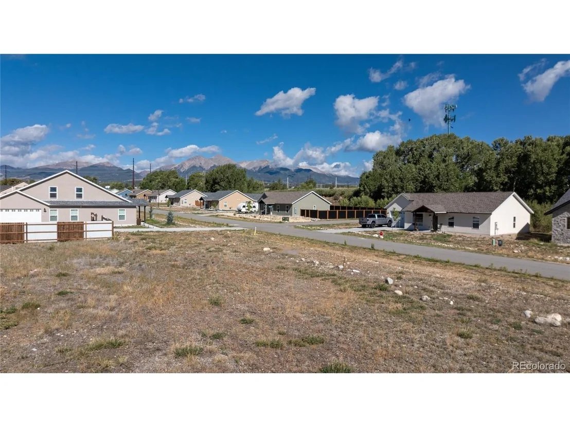 Photo of 883 Hoover Cir